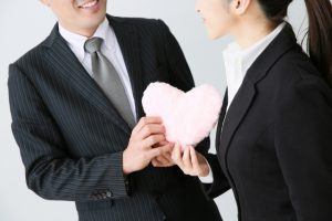 職場で片思い中の男性へバレンタインに手作りチョコはあり？添えるメッセージと渡し方を紹介